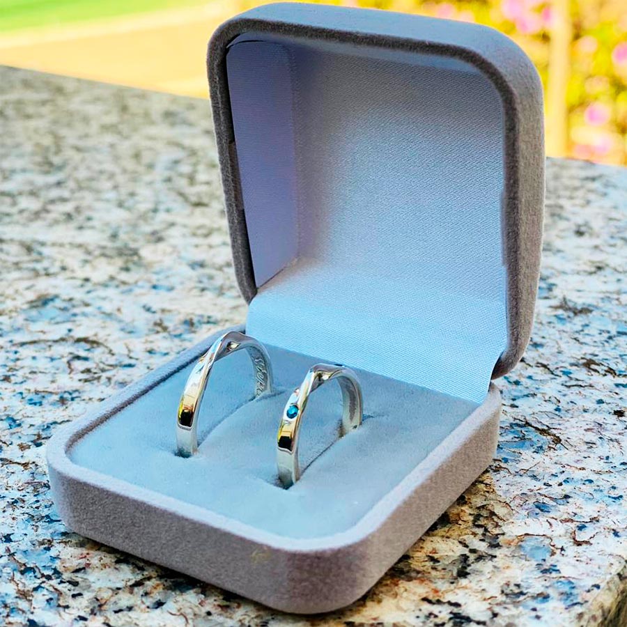 Alianças torcidas em prata 950 com zircônia azul