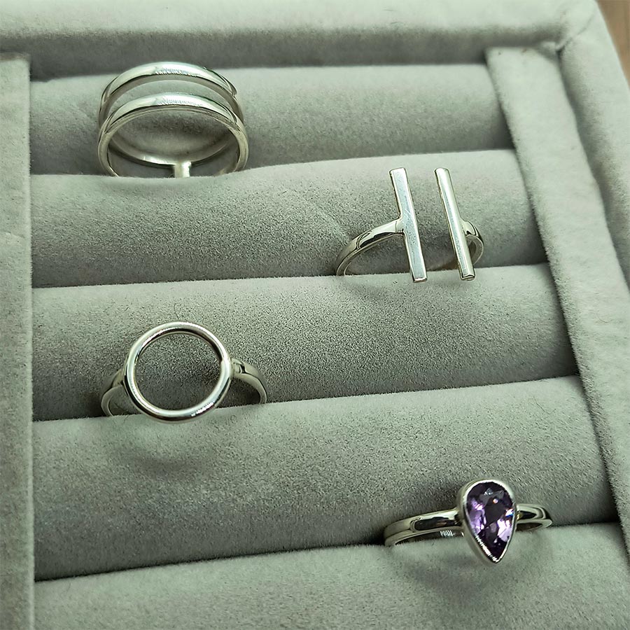 Conjunto de anéis em prata 950, combinação de estilos